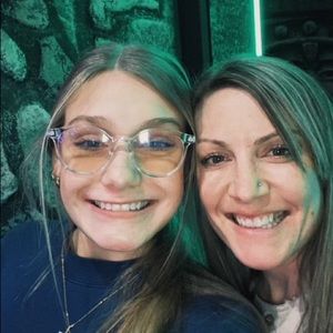 Meet your Posher, Dara